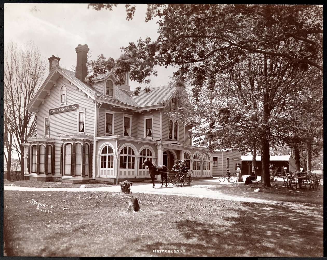 The Woodmasten Inn, Westchester, New York, 1901 (hopeagelatiiniprintti) tekijältä Byron Company