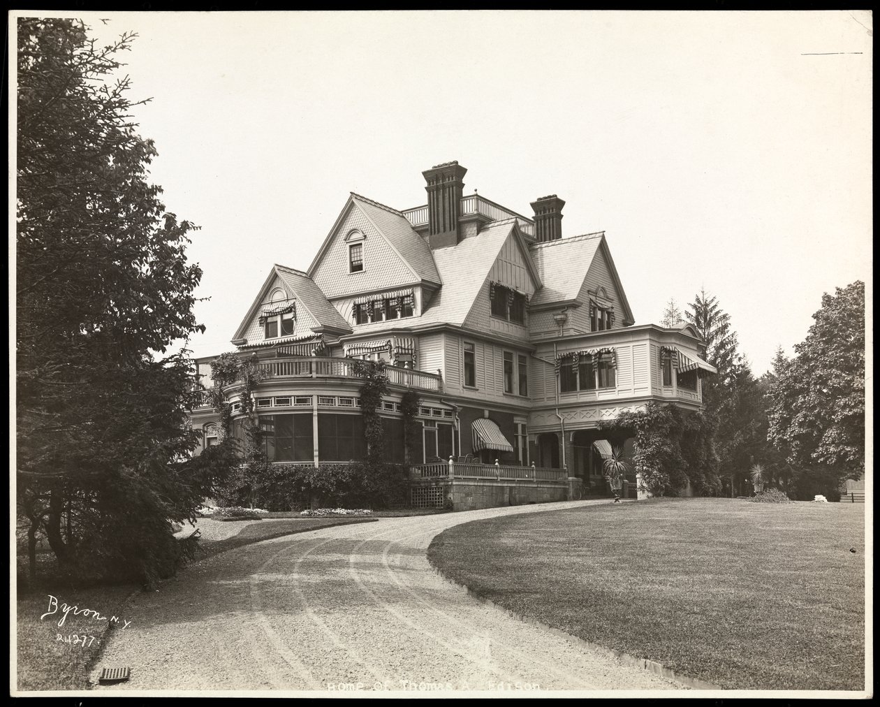 Thomas Edisonin koti, 1920 (hopeagelatiiniprintti) tekijältä Byron Company