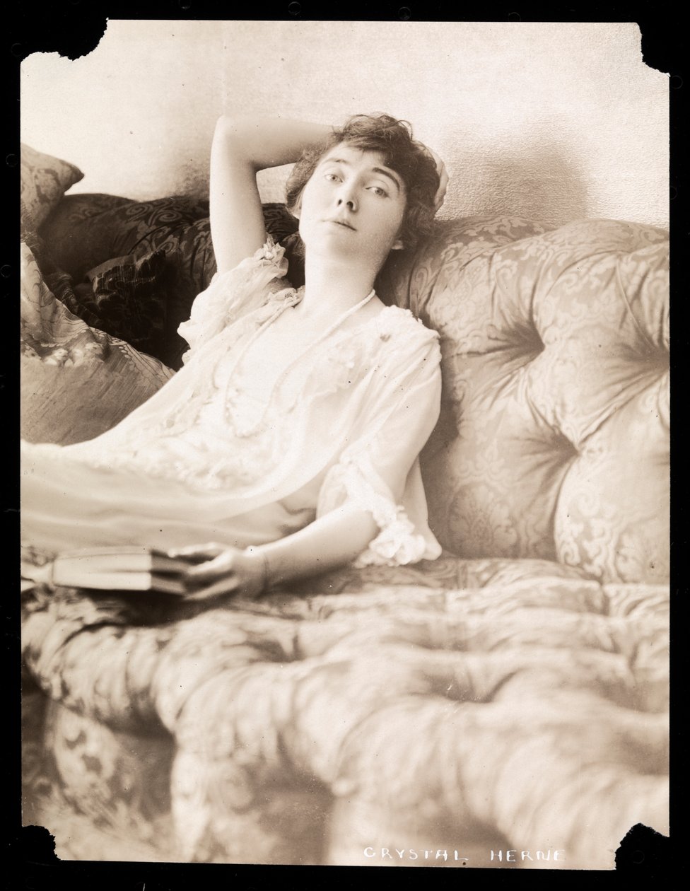Crystal Herne, 1895-1915 (hopeagelatiiniprintti) tekijältä Byron Company