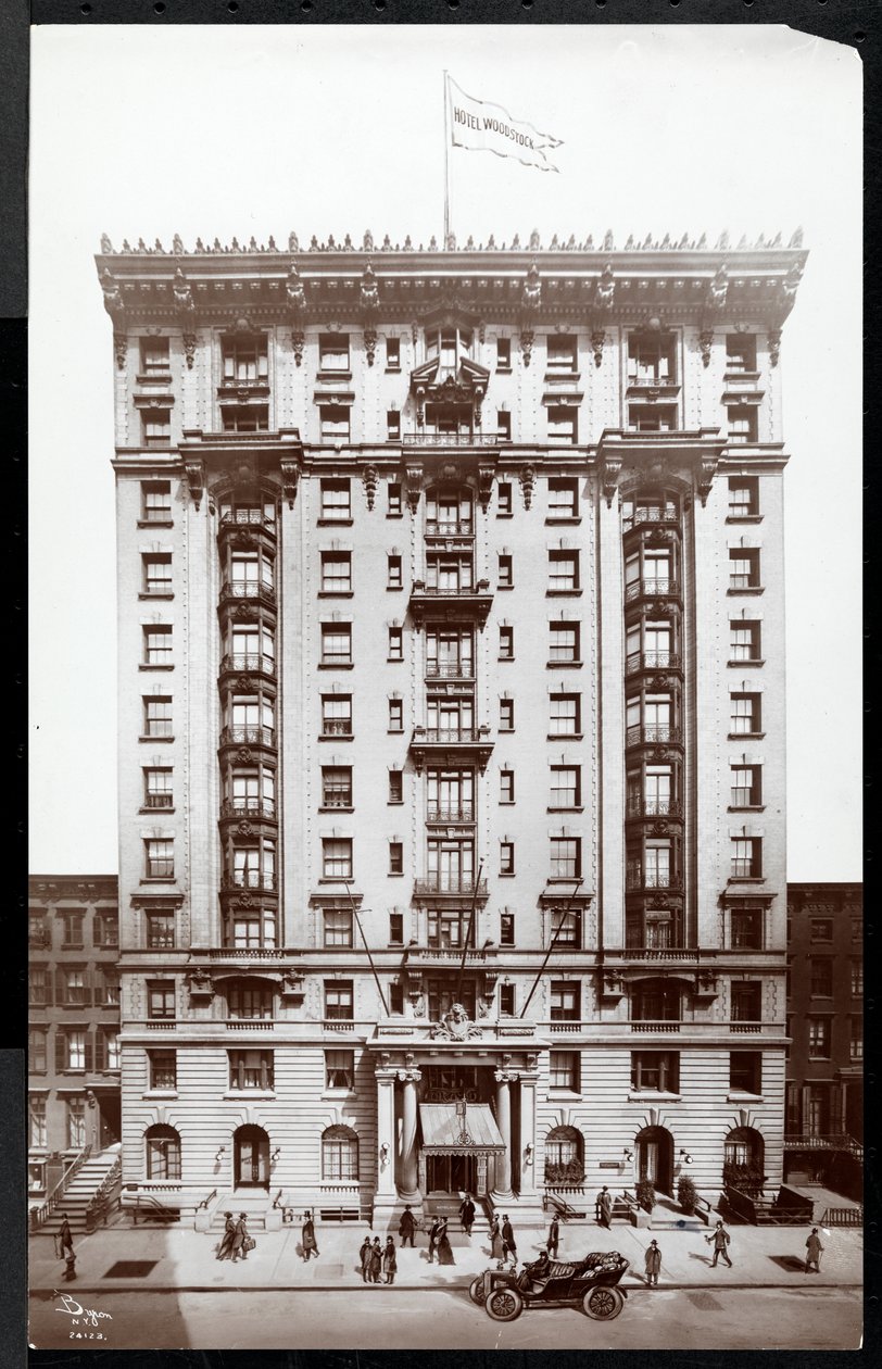 Hotel Woodstock osoitteessa 127 West 43rd Street, New York, 1907 (hopeagelatiiniprintti) tekijältä Byron Company