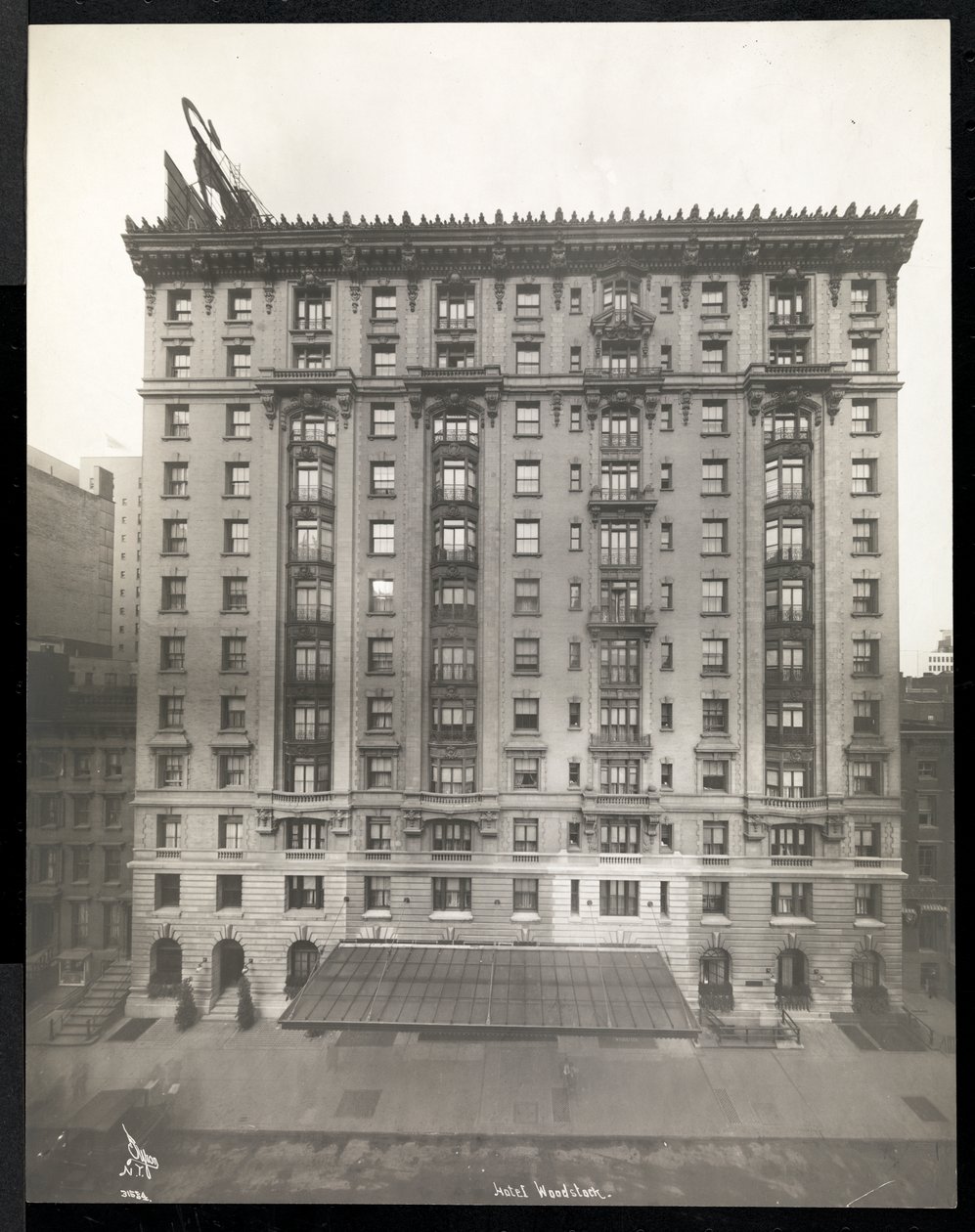 Hotel Woodstock osoitteessa 127 West 43rd Street, New York, 1911 tai 1912 (hopeagelatiiniprintti) tekijältä Byron Company