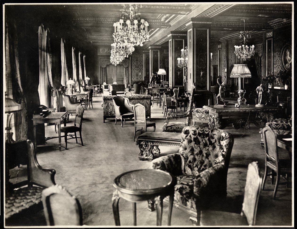 Lounge Hotel Knickerbockerissa, 1906 (hopeagelatiiniprintti) tekijältä Byron Company