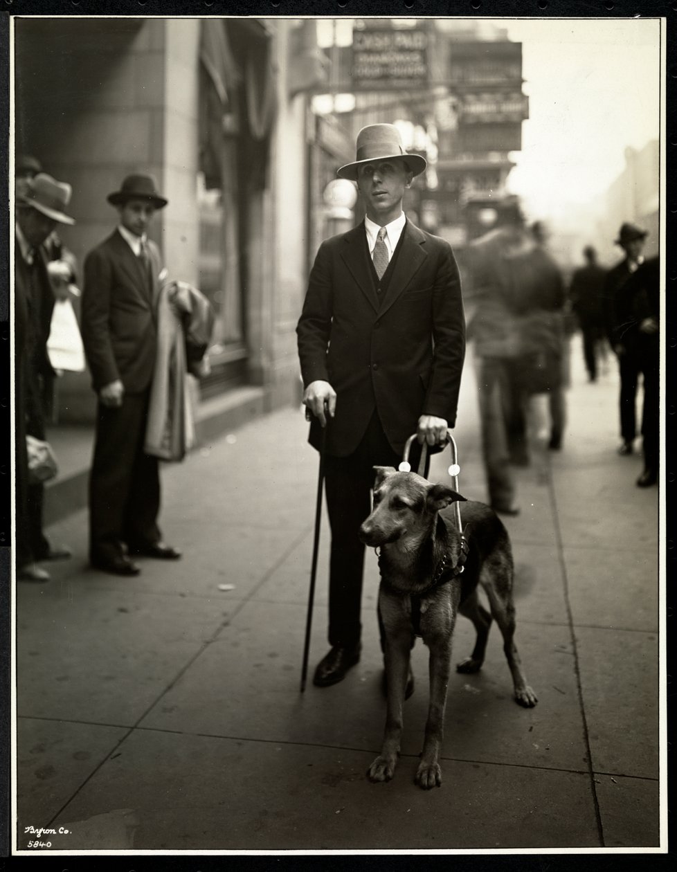 Mr. Himmel New York Association for the Blindista, 111 East 59th Street, rew York, 1930 (hopeagelatiiniprintti) tekijältä Byron Company