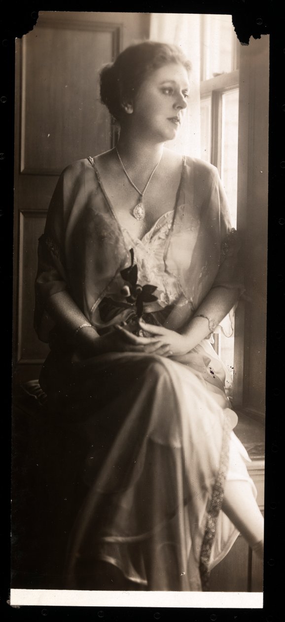 Jobyna Howlandin muotokuva, 1908-1909 (hopeagelatiiniprintti) tekijältä Byron Company