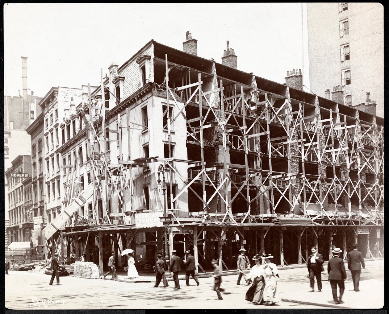 Hotel Metropolitan Broadwaylla ja 27th Street, New York, n. 1900 (hopeagelatiiniprintti) tekijältä Byron Company