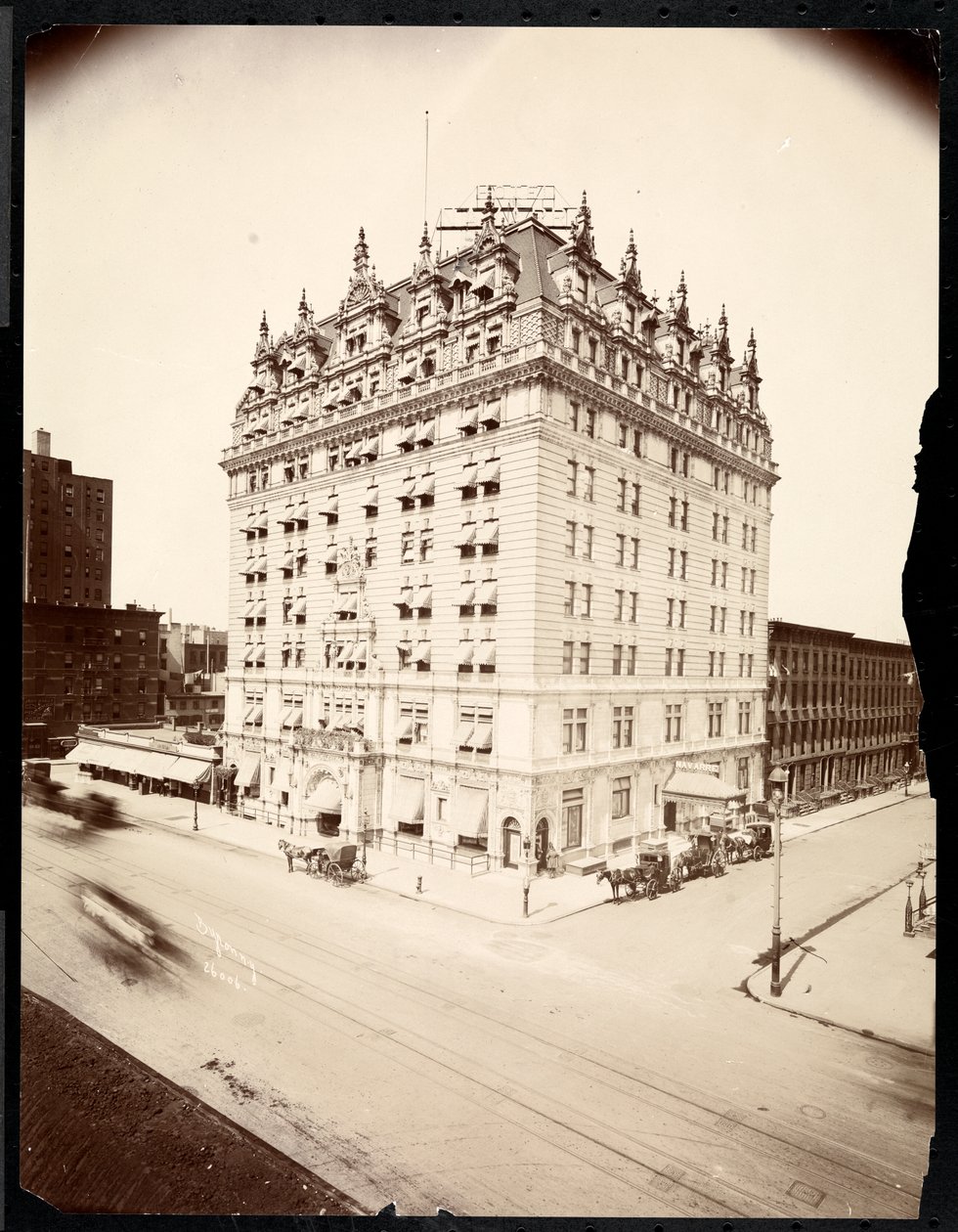 The Hotel Navarre, 7th Avenue ja 38th Street, New York, 1908 (hopeagelatiinipaino). tekijältä Byron Company
