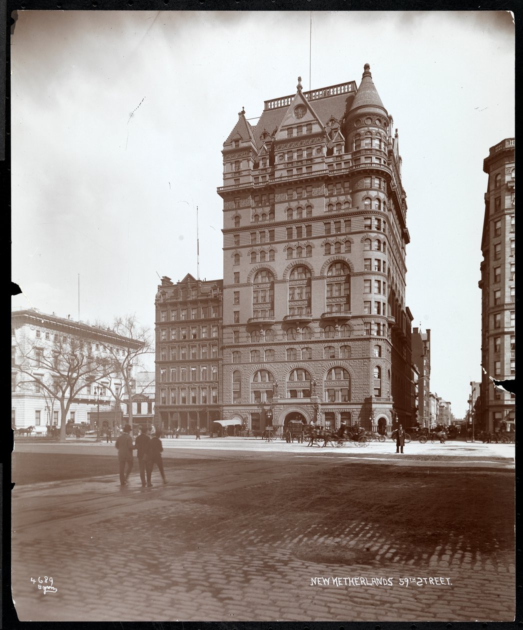 The New Netherland Hotel, 5th Avenue ja 59th Street, New York, 1898 (hopeagelatiiniprintti) tekijältä Byron Company