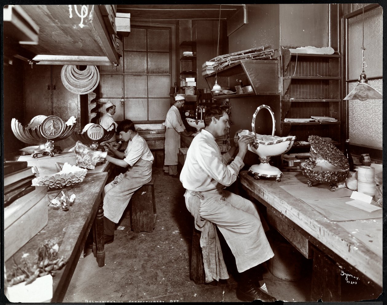 Makeisosasto Hotel Delmonicossa, 1902 (hopeagelatiiniprintti) tekijältä Byron Company