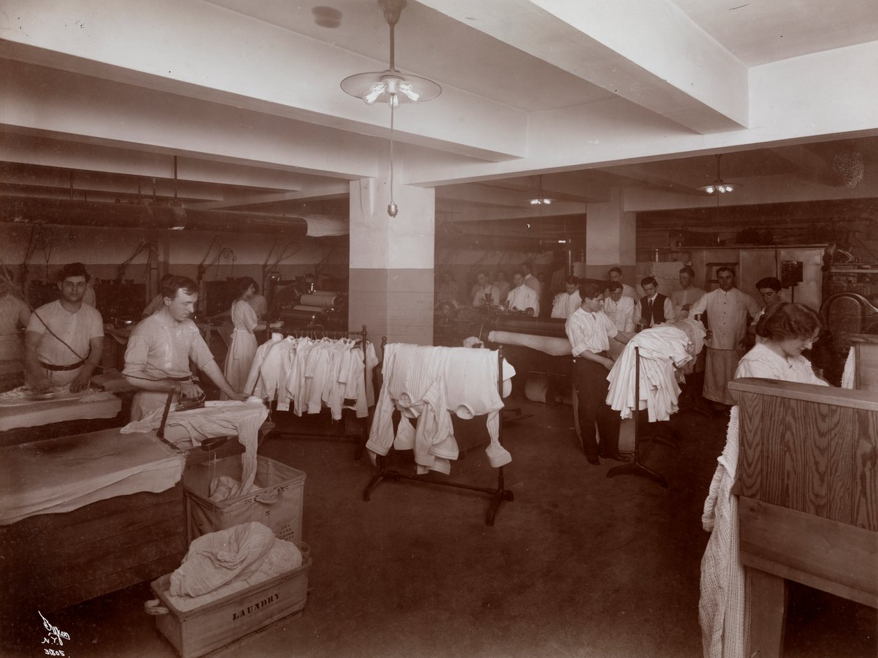 Hotelli McAlpinin pesutupa, 1913 (hopeagelatiiniprintti) tekijältä Byron Company