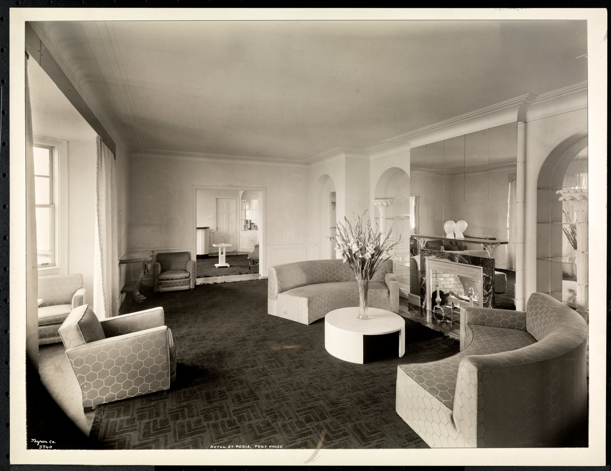 Hotel St. Regisin kattohuoneiston sali, 1937 (hopeagelatiiniprintti) tekijältä Byron Company