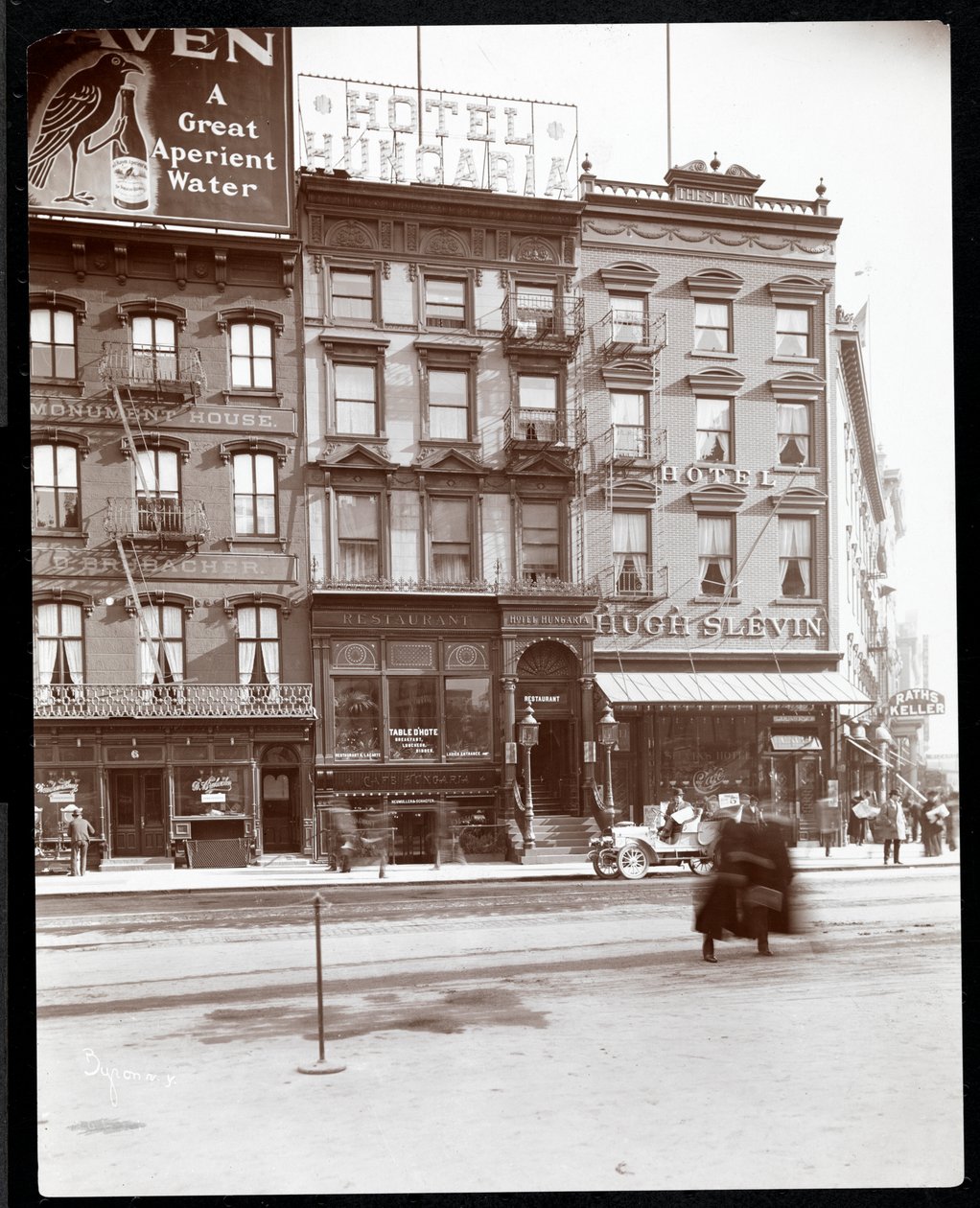 Näkymä Hotel Hungariasta ja Hotel Hugh Slevinistä Union Square Eastissa ja 14th Streetissä, New Yorkissa, 1905 (hopeagelatiiniprintti) tekijältä Byron Company