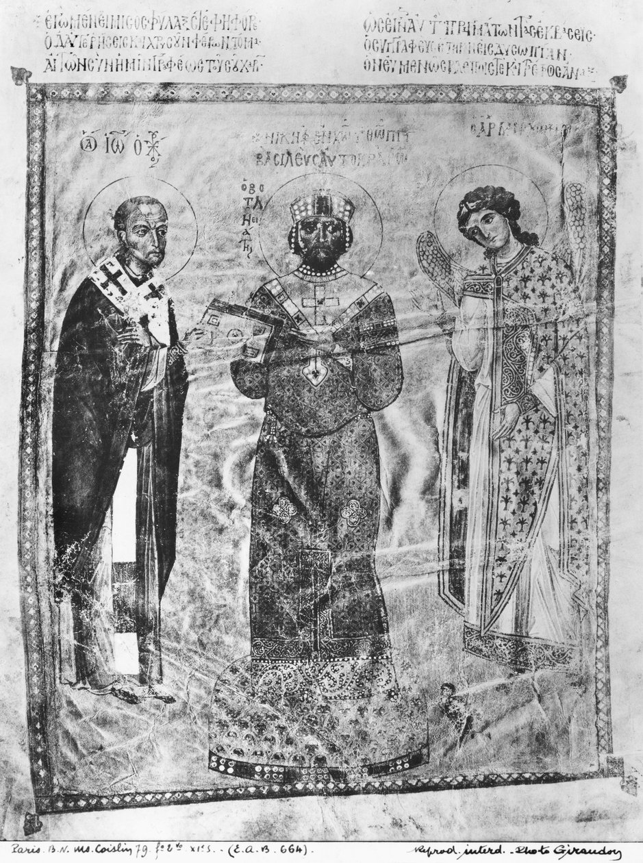 Ms Coislin 79 f.2v Keisari Nicephorus III Botaniates (reg.1078-81) St. John Chrysostomos (n.347-407) ja arkkienkeli Mikaelin välillä, n.1078 tekijältä Byzantine