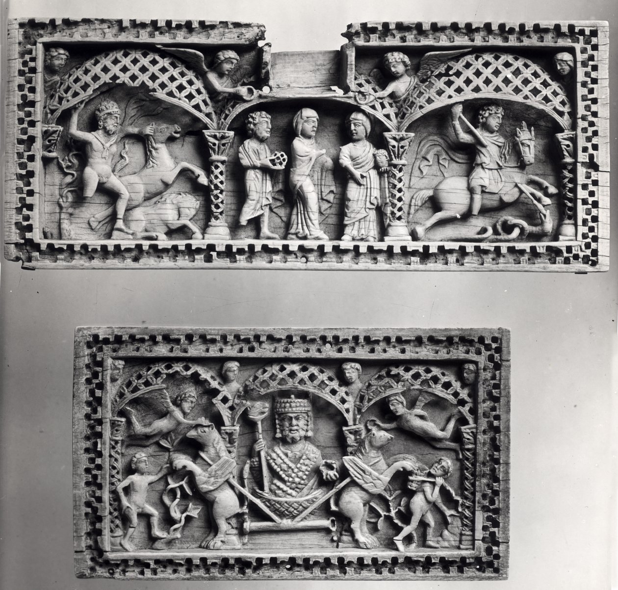 Kaksi plakkia rinnasta (katso myös 280124) tekijältä Byzantine