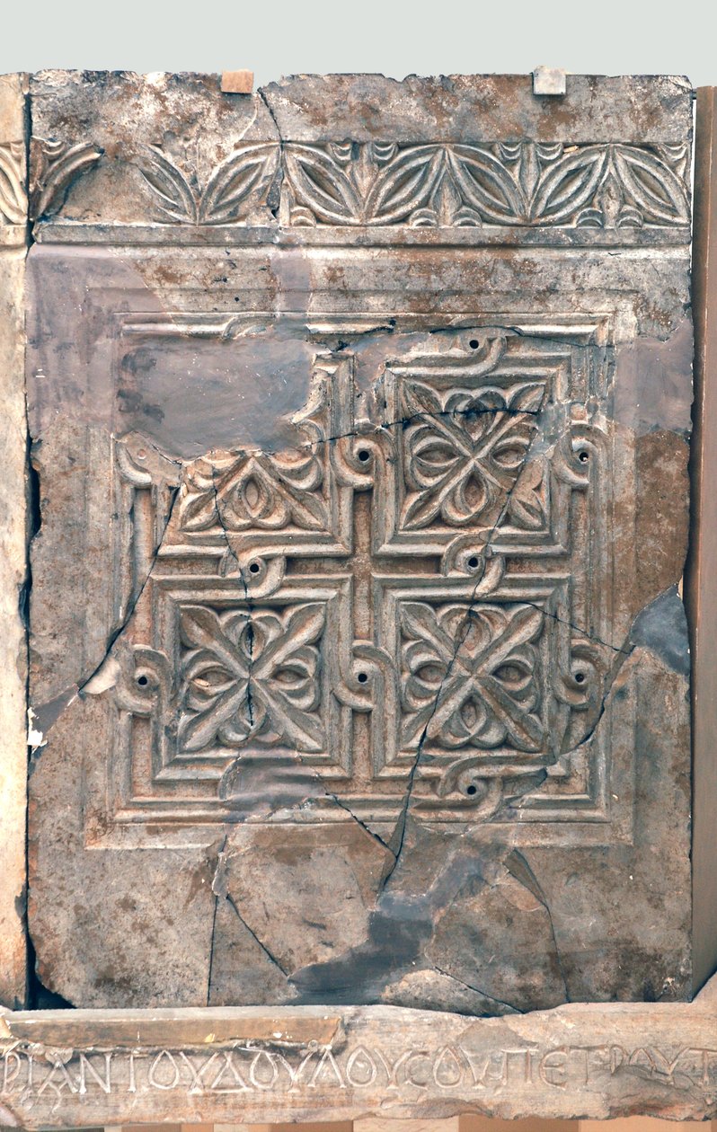 Ambo bysanttilaisesta Saint Theodoroksen kirkosta, Beit Sila, Jerusalem, 6. vuosisadalla jKr (bitumikivi) tekijältä Byzantine Byzantine