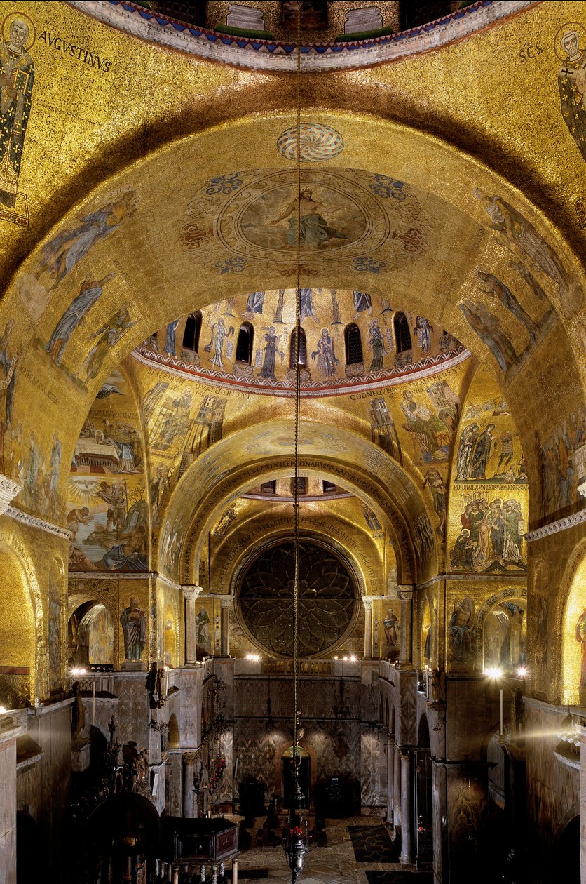 Bysanttilainen arkkitehtuuri: näkymä eteläiselle poikkisuihkulle (kupolin dediee Saint Leonardille), ruusuke. 1542-1551 Basilica di San Marco (Pyhän Markuksen basilika), Venetsia tekijältä Byzantine Byzantine