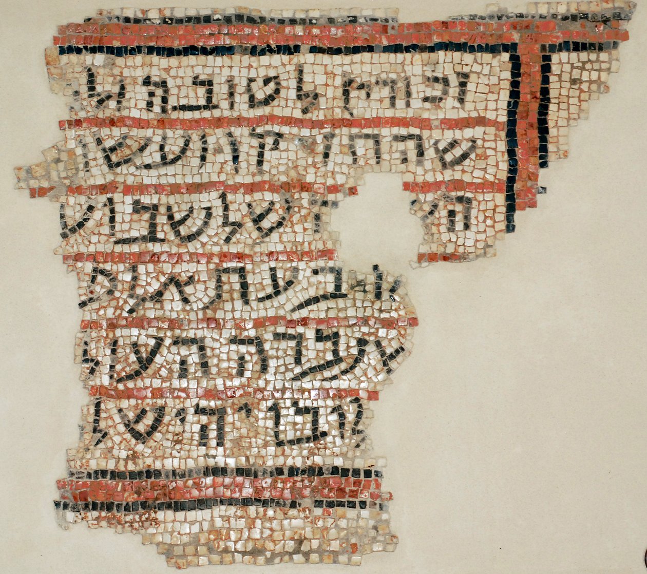 Kirjoitus lahjoittajan rabbi Isain ja rabbi Yohannanin kirjanoppineen kunniaksi Susyan synagogasta lähellä Hebronia, Länsirannalla, 6. vuosisadalla jKr. (mosaiikki) tekijältä Byzantine Byzantine