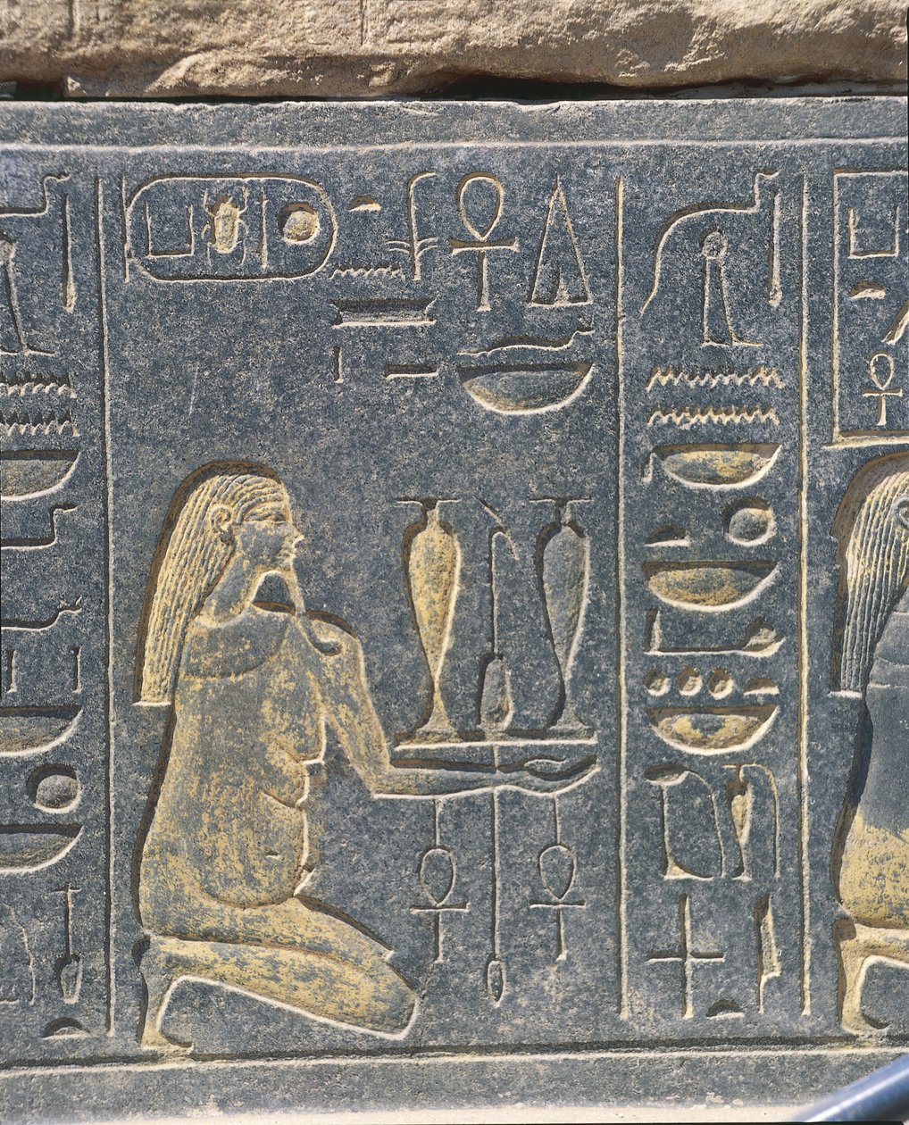 Egypti, Karnak, Hatshepsutin punainen kappeli, kultainen reliefi, viiniuhri tekijältä J.B. and Brown J. Rowbotham