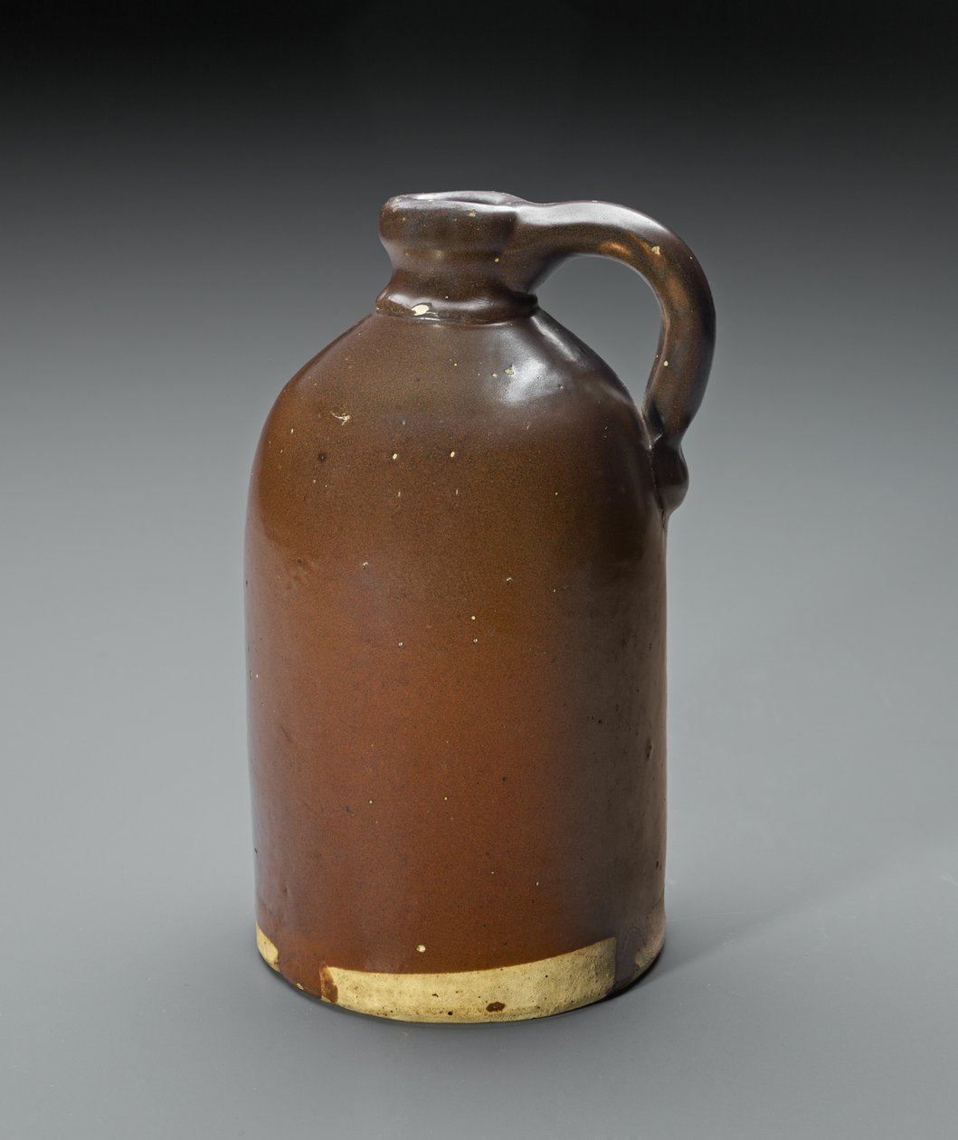 Kannu, c. 1870-1872 (liukulasitettu kivitavara) tekijältä C. William Knox