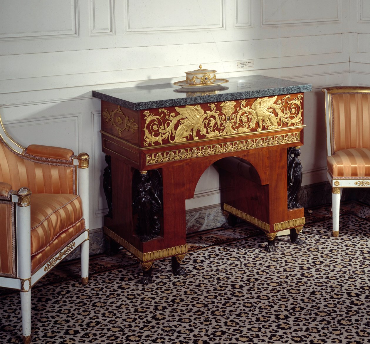 Furniture Premier Empire: vaikutuksen Josephine de Beauharnais