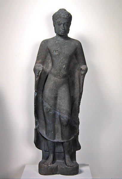 Buddha Vat Romlokista, Angkor Borei (hiekkakivi) tekijältä Cambodian School