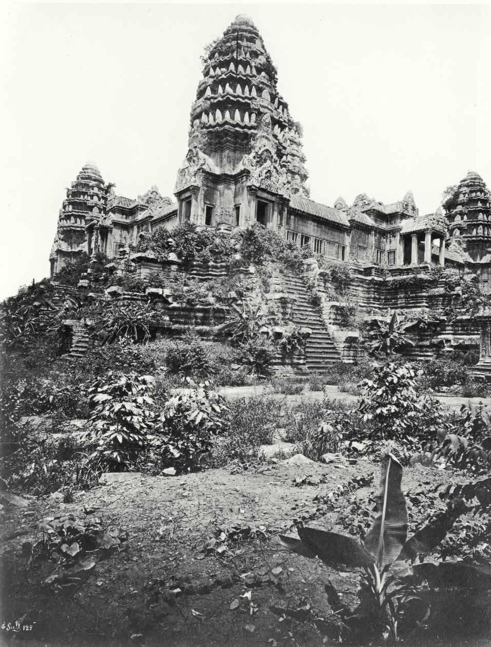 Angkor Watin temppeli, valmistunut noin 1150 tekijältä Cambodian School
