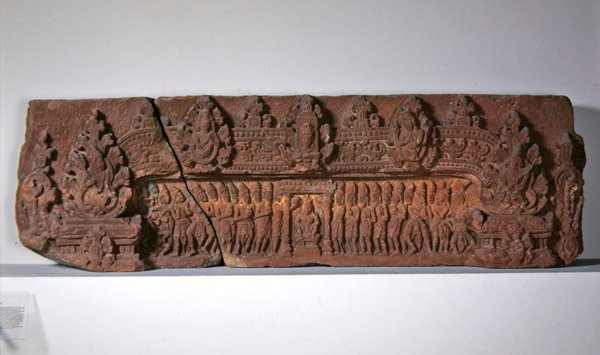 Lintel, joka kuvaa myyttiä lingan alkuperästä ja kuninkaan kruunauksesta, 2.-7. vuosisadalla (hiekkakivi) tekijältä Cambodian Cambodian