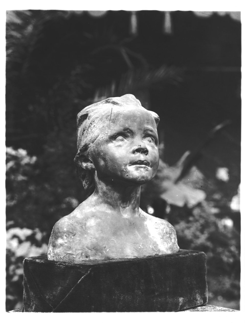 Jeanne lapsena tai Pieni rouva (kipsi) tekijältä Camille Claudel