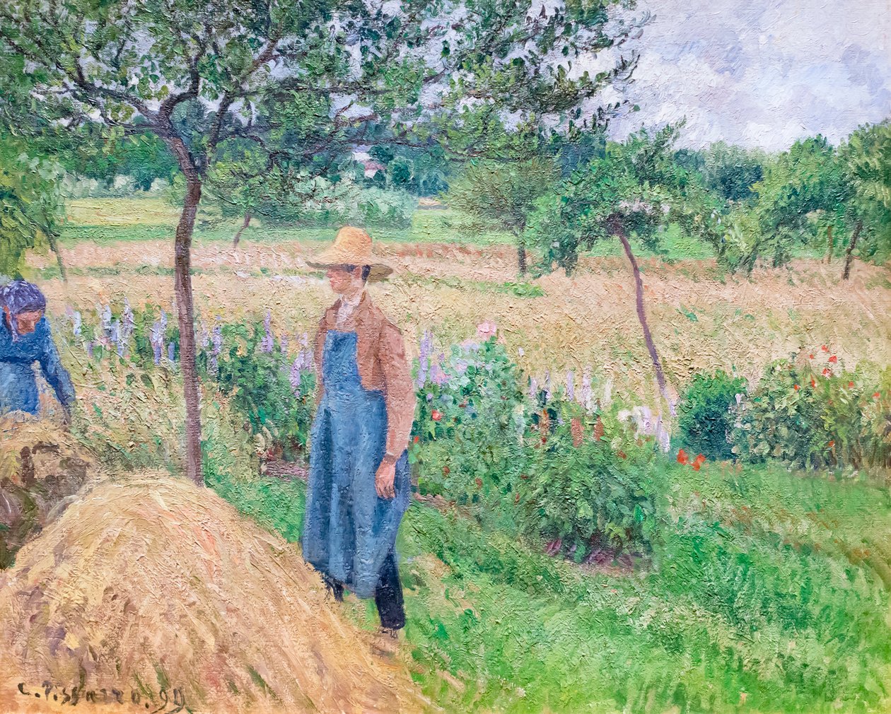 Puutarhuri seisoo heinäsuovasta, pilvinen taivas, Eragny tekijältä Camille Pissarro