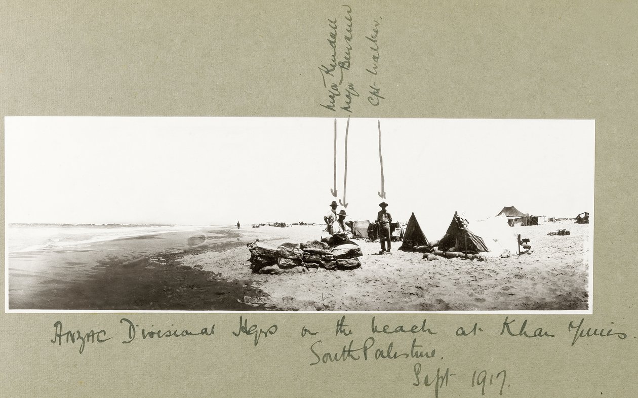 ANZAC Divisional Majors rannalla Khan Yunisissa, syyskuu 1917 tekijältä Capt. Arthur Rhodes