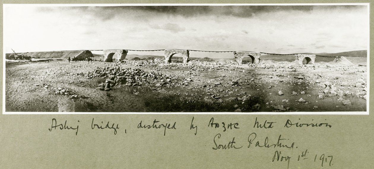 Aslujin silta, ANZAC-ratsudivisioonan tuhoama, 1. marraskuuta 1917. tekijältä Capt. Arthur Rhodes