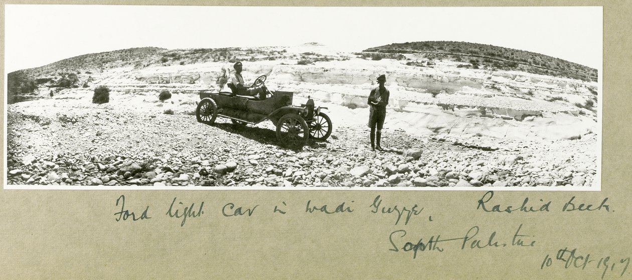 Ford-kevytauto Wadi Guzzehissa, Rashid Beckissä, Etelä-Palestiinassa, lokakuu 1917. tekijältä Capt. Arthur Rhodes