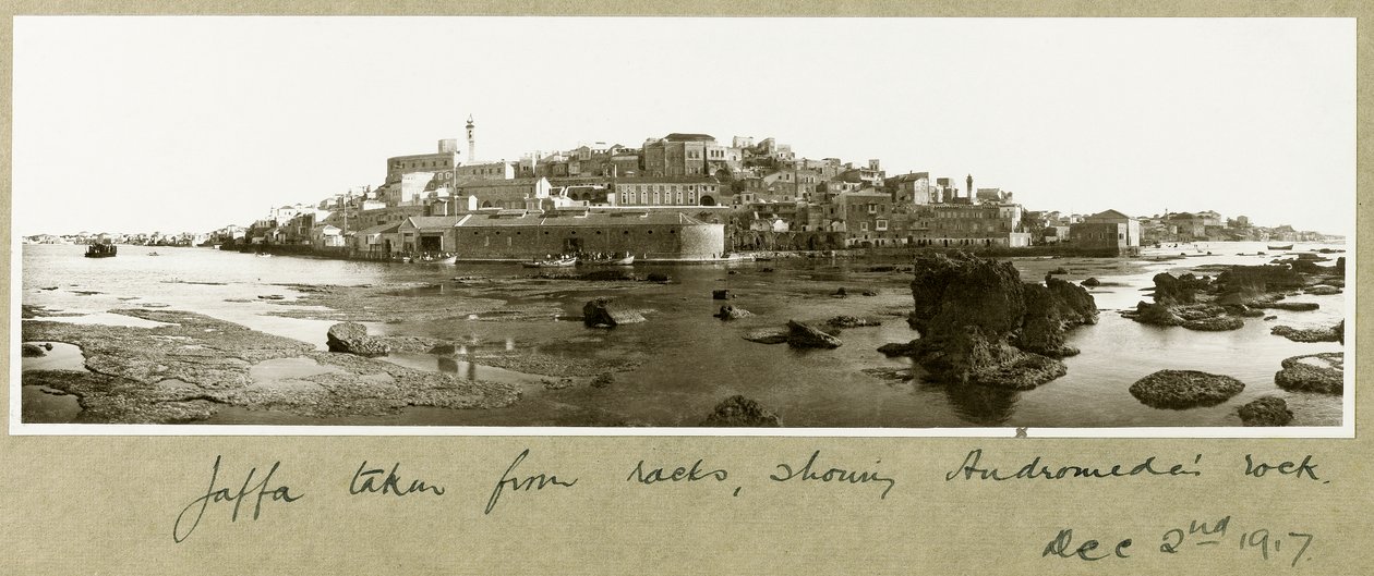 Vanha Jaffa, jossa näkyy Andromedan kallio, 2. joulukuuta 1917. tekijältä Capt. Arthur Rhodes