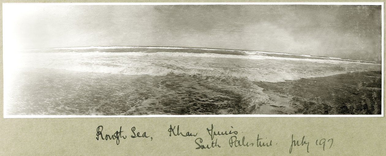 Kova meri, Khan Yunis, heinäkuu 1917 tekijältä Capt. Arthur Rhodes