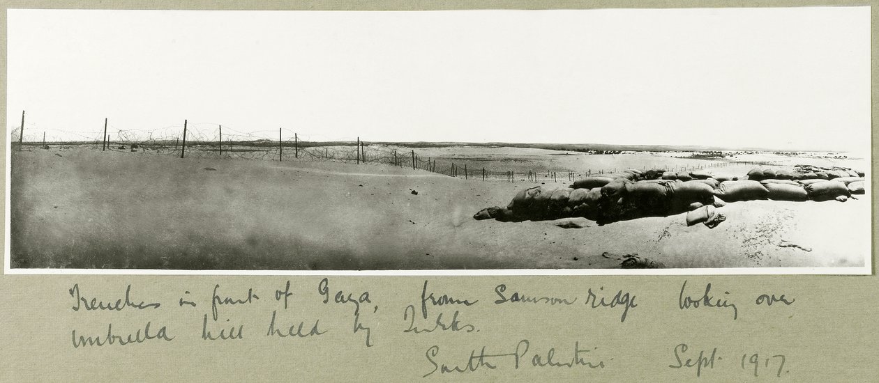 Juoksuhaudat Gazan edustalla, Samsonin harjulta katsoen Umbrella Hillille, syyskuu 1917. tekijältä Capt. Arthur Rhodes