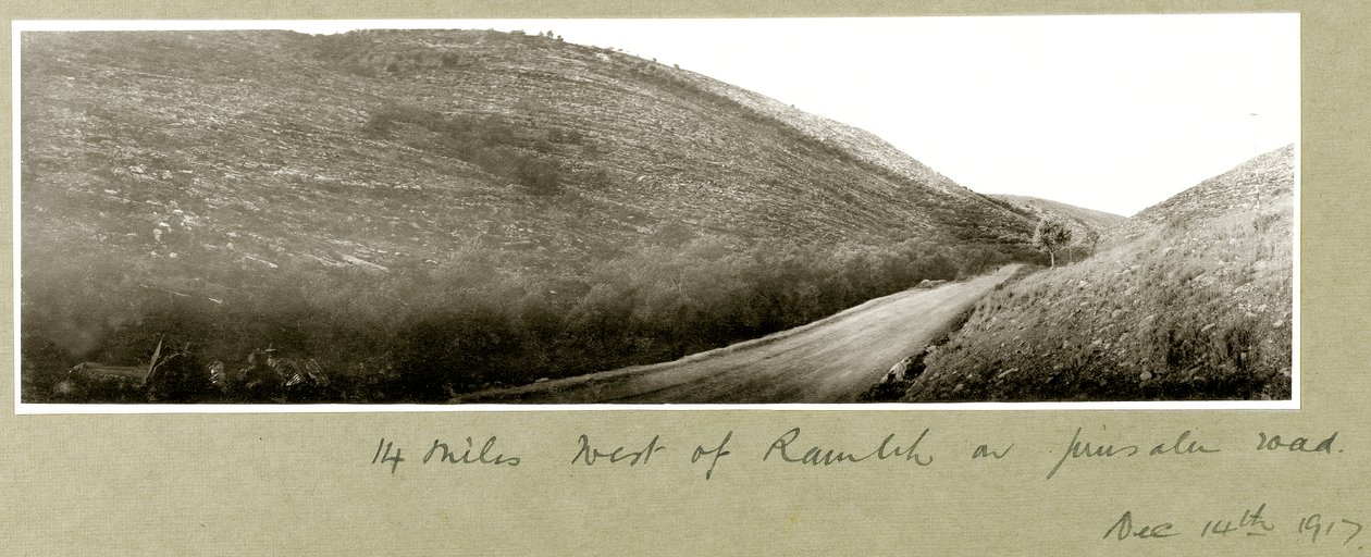 14 mailia länteen Ramlehista Jerusalem Roadilla, 14. joulukuuta 1917 tekijältä Capt. Arthur Rhodes