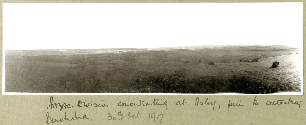 ANZAC-divisioona keskittyi Aslujiin ennen hyökkäämistä Beershebaan 20. lokakuuta 1917 tekijältä Capt. Arthur Rhodes