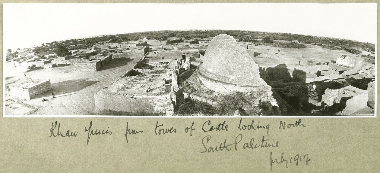 Khan Yunis linnan tornista, Etelä-Palestiina, heinäkuu 1917 tekijältä Capt. Arthur Rhodes