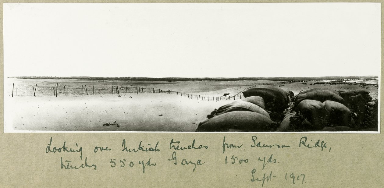 Katsele turkkilaisia juoksuhautoja Samson Ridgestä, syyskuu 1917 tekijältä Capt. Arthur Rhodes