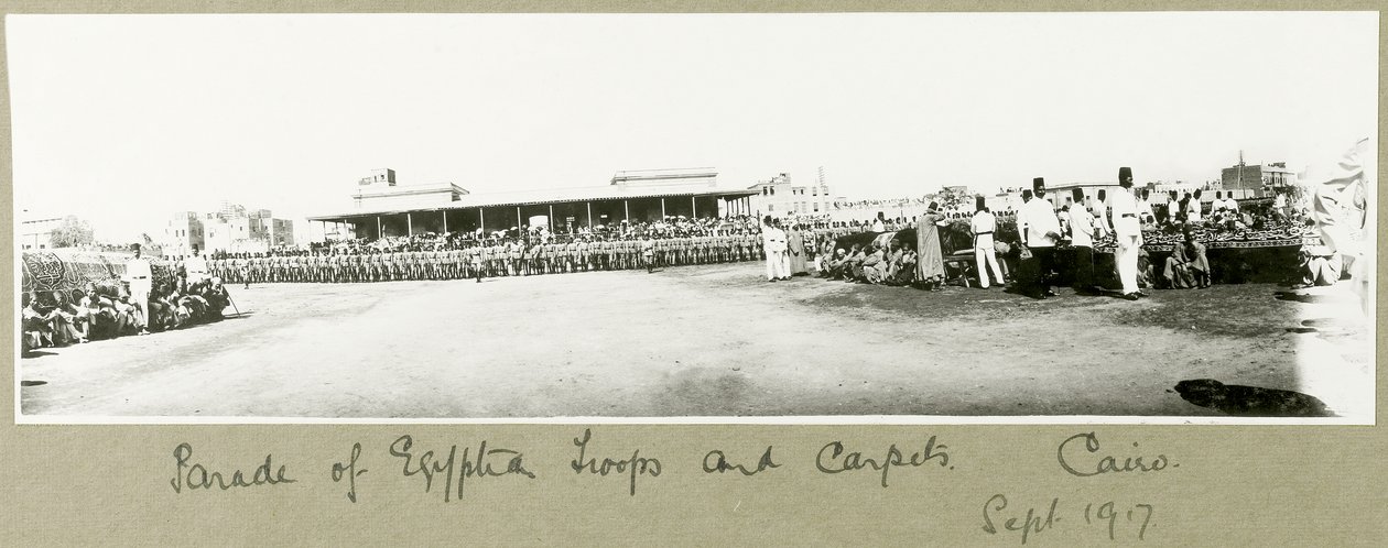Egyptiläisten joukkojen ja mattojen paraati, Kairo, syyskuu 1917 tekijältä Capt. Arthur Rhodes