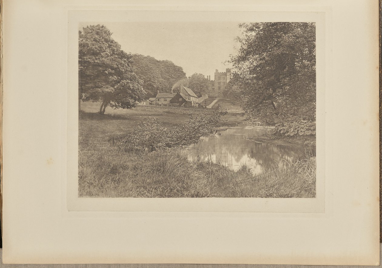 Haddon Hall ja Homestead, joelta katsottuna tekijältä Captain George Bankart