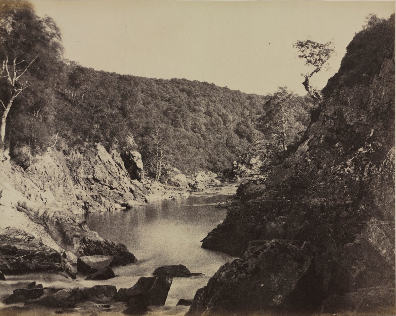 Jokimaisema, Skotlanti, n. 1858. tekijältä Captain Horatio Ross