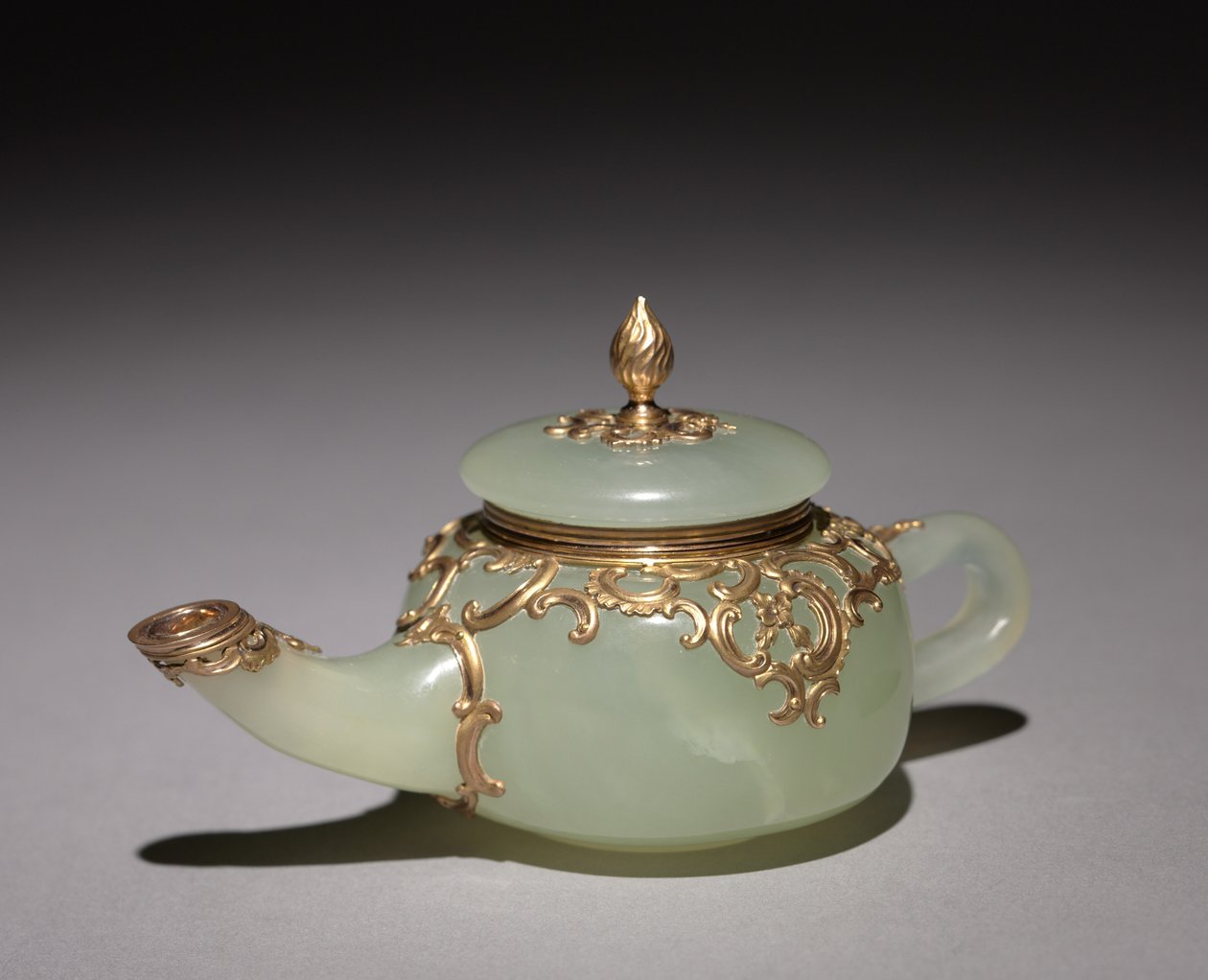 Miniatyyri teekannu, n. 1896 tekijältä Carl Fabergé