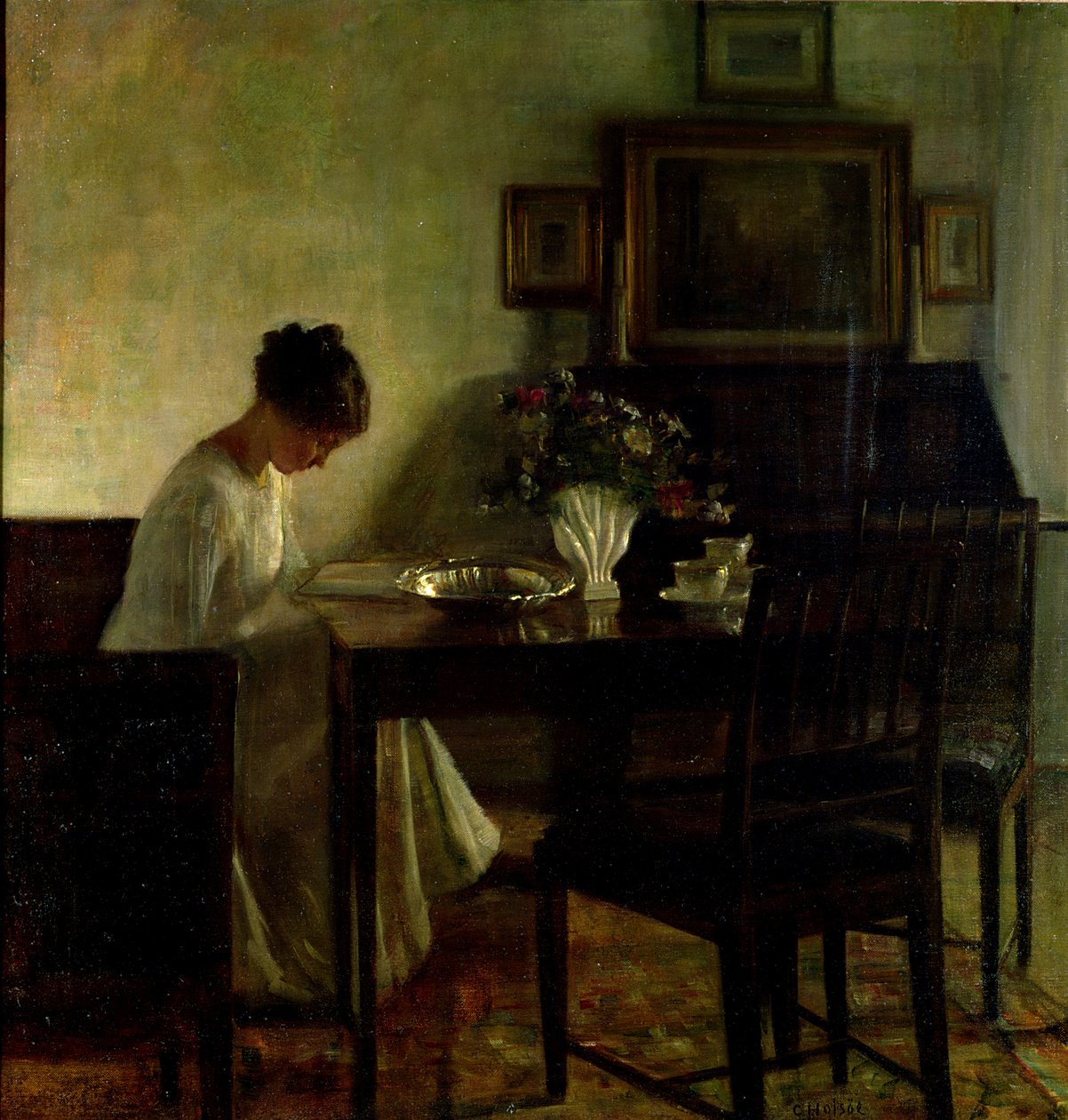 Tyttö lukemassa sisätiloissa tekijältä Carl Holsoe