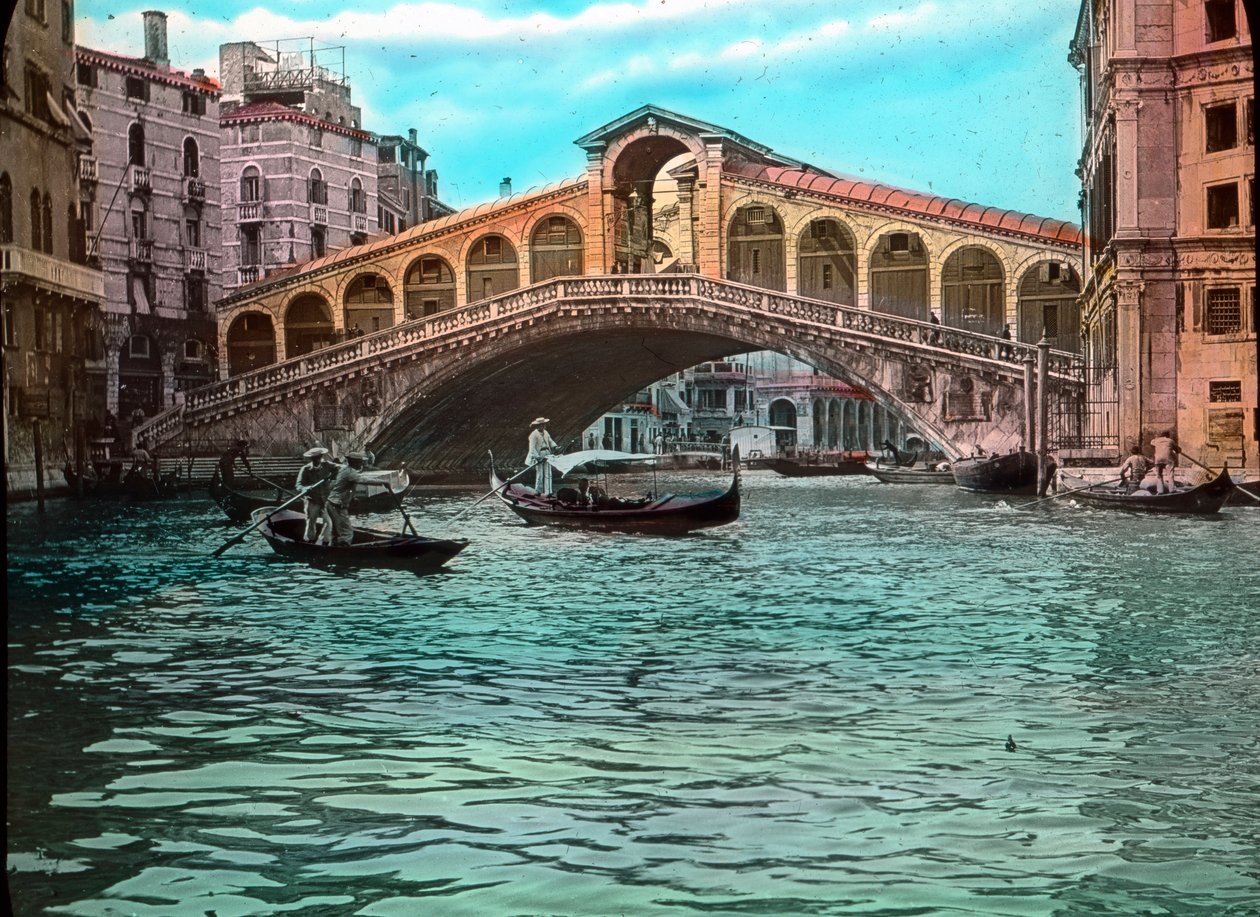 Italia, Venetsia, Rialton silta ja Canal Grande, kuvan päivämäärä: noin 1910. Carl Simonin arkisto tekijältä Carl Simon
