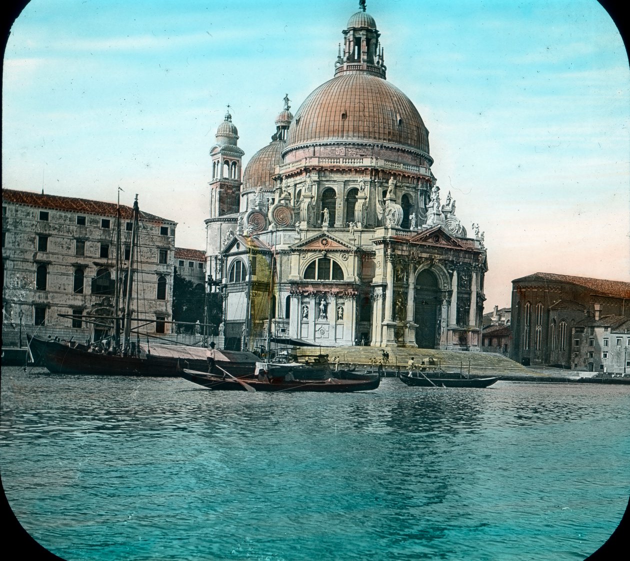 Italia, Venetsia, näkymä Santa Maria della Salute -basilikaan, eli Pyhän Marian terveyskirkkoon, Dorsoduron alue, kuvan päivämäärä: noin 1910. Carl Simonin arkisto tekijältä Carl Simon
