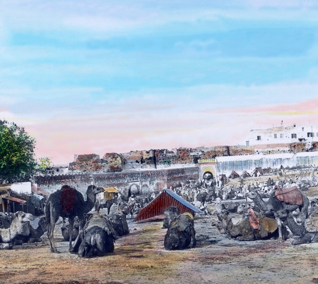 Pohjois-Marokko, Souk Tangerissa, kuvan päivämäärä: noin 1910. Carl Simonin arkisto tekijältä Carl Simon