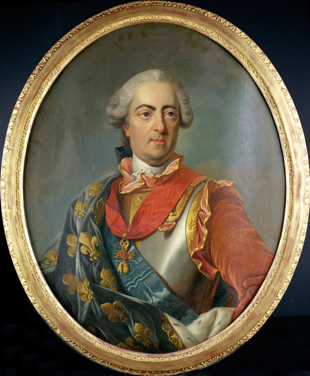 Muotokuva Ranskan kuninkaasta Ludvig XV:stä (1710-74), jolla on kultaisen linnun ritarikunnan kunniamerkki. tekijältä Carle van Loo