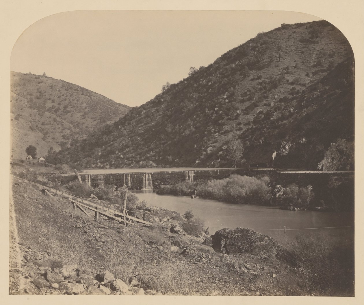 Benton Dam, Merced River tekijältä Carleton E. Watkins