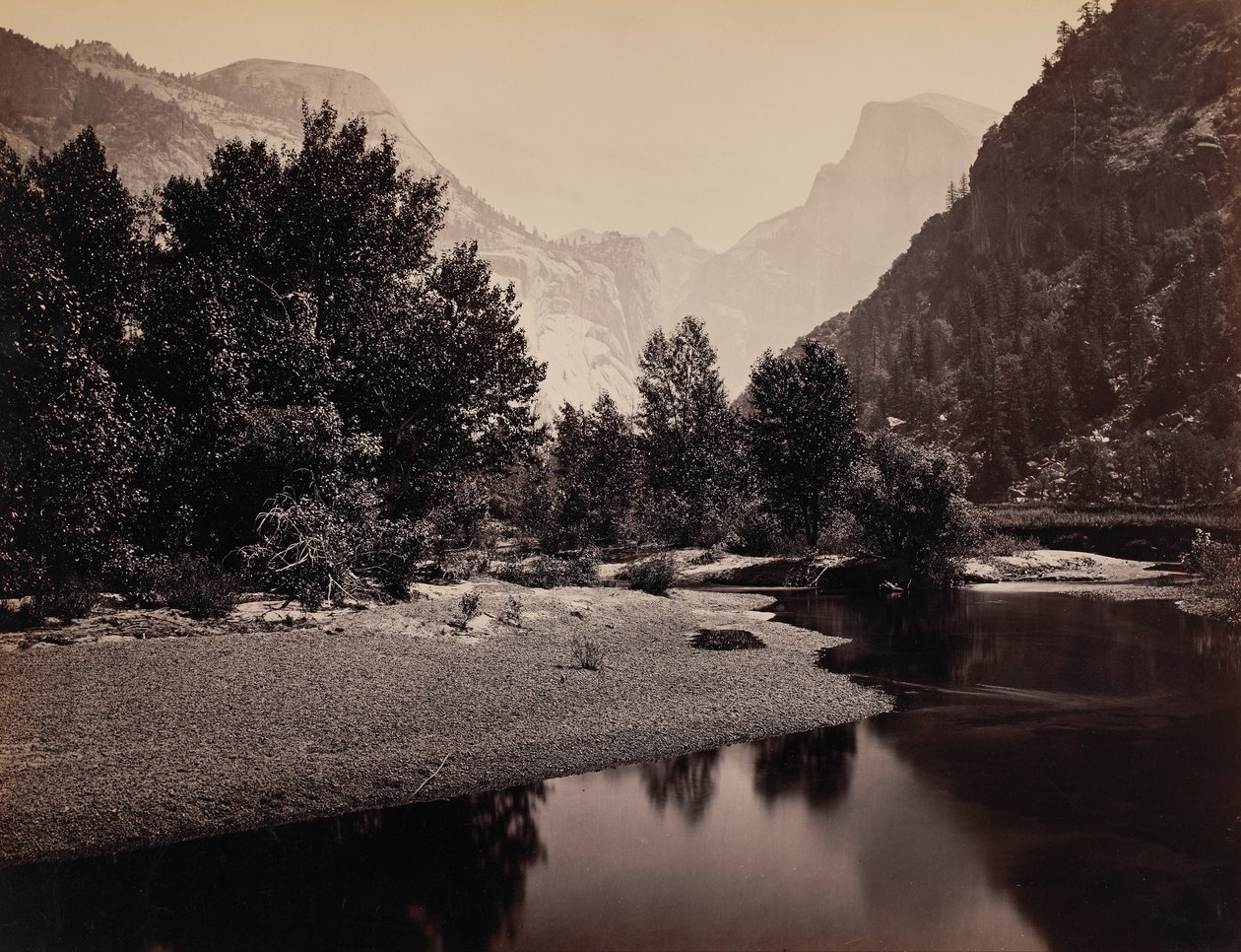 Etäinen näkymä kupolille, Yosemiten laakso, Kalifornia tekijältä Carleton E. Watkins