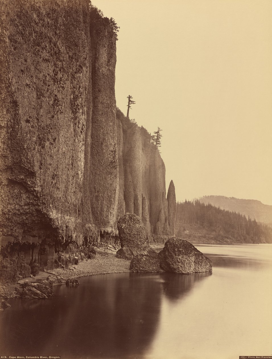 Cape Horn, Columbia River, Oregon tekijältä Carleton E. Watkins